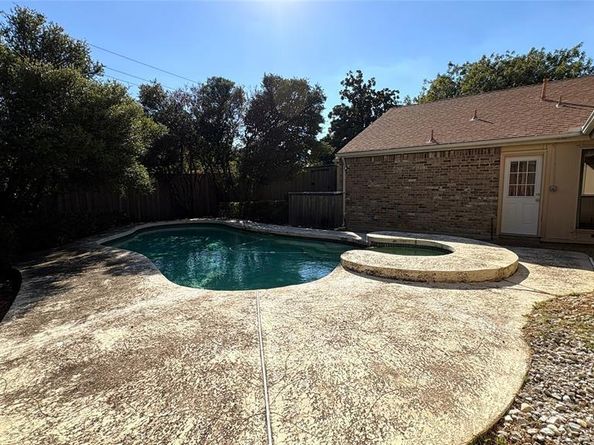 6616  gretchen Lane , Dallas Texas 75252