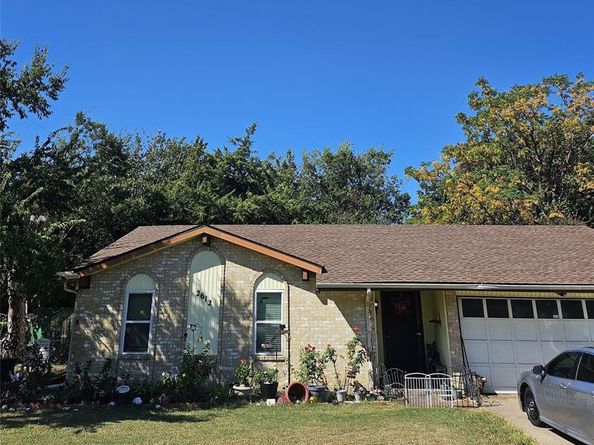 2612  Fallcreek Street , Arlington Texas 76014