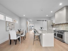 1504  Holly Avenue , Dallas Texas 75204