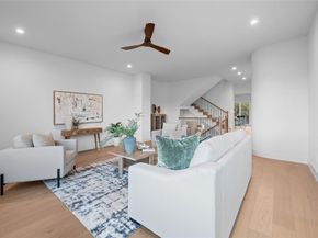 1504  Holly Avenue , Dallas Texas 75204