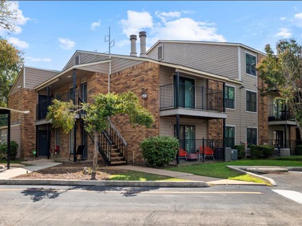8109  Skillman Street  2001, Dallas Texas 75231