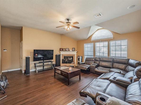 1709  Plum Creek Drive , DeSoto Texas 75115