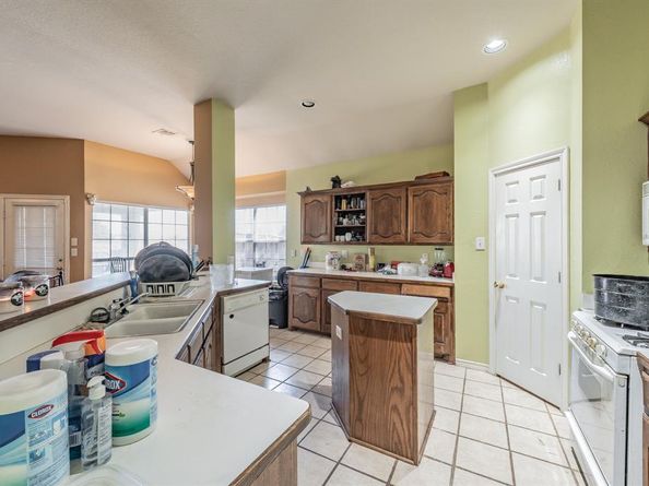 1709  Plum Creek Drive , DeSoto Texas 75115