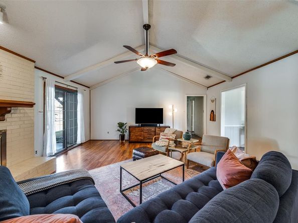 1519  Glenhill Lane , Lewisville Texas 75077