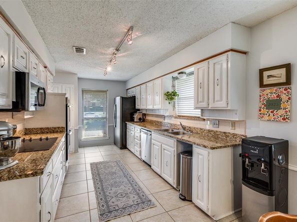 1519  Glenhill Lane , Lewisville Texas 75077