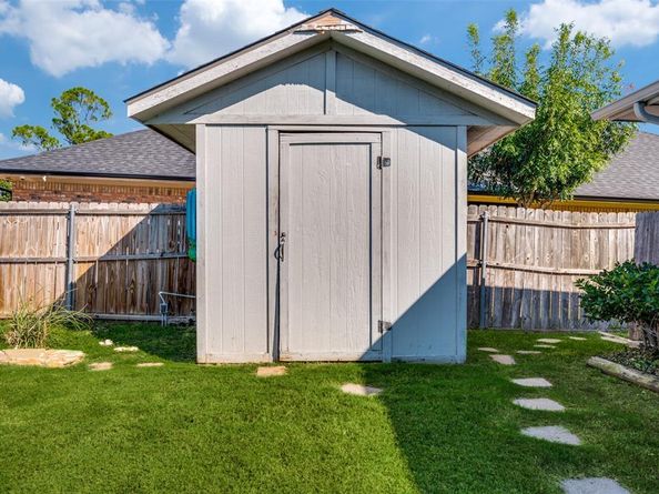 1519  Glenhill Lane , Lewisville Texas 75077