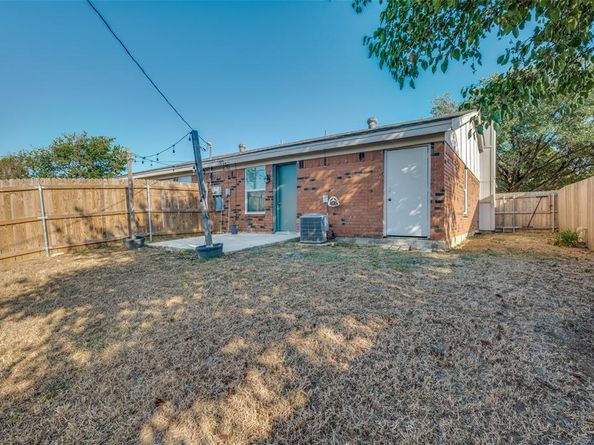 830  Woodland Court , Kennedale Texas 76060