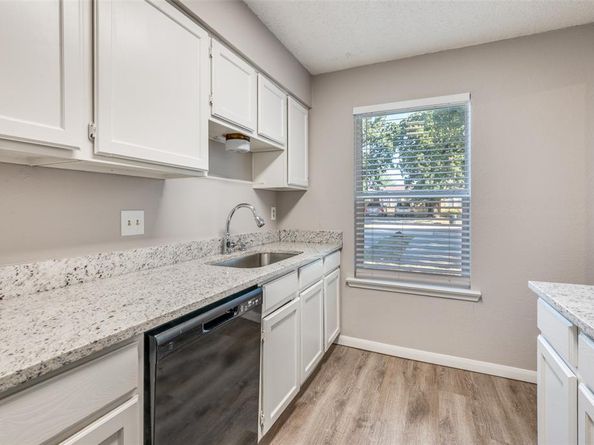 830  Woodland Court , Kennedale Texas 76060