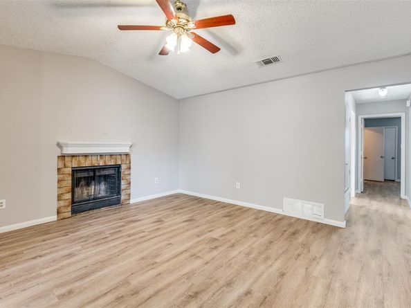 830  Woodland Court , Kennedale Texas 76060