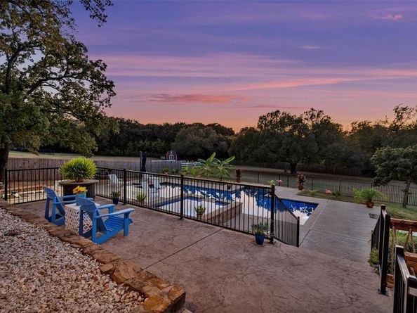 504  Hoover Road , Burleson Texas 76028