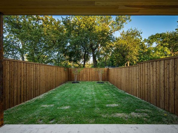 2814  guymon  , Dallas Texas 75212