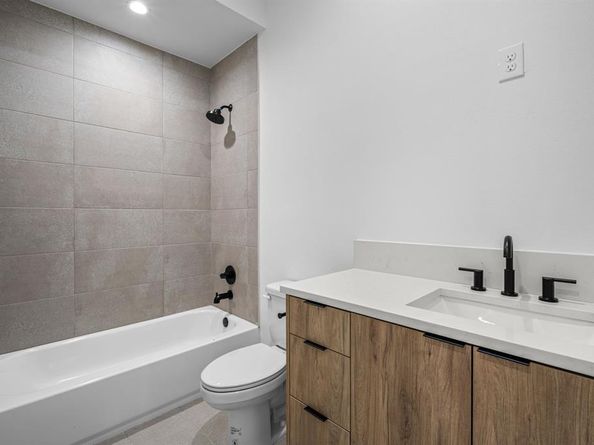 2814  guymon  , Dallas Texas 75212