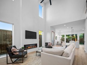 2814  guymon  , Dallas Texas 75212