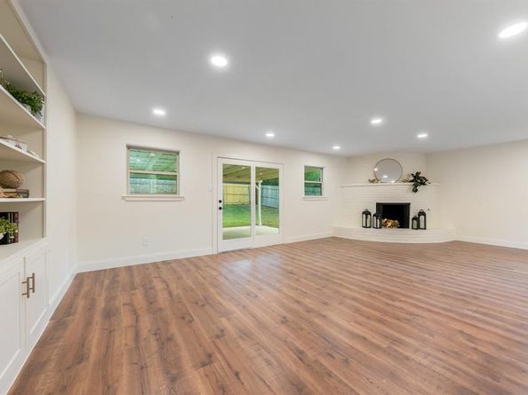 2212  Mountainview Drive , Hurst Texas 76054