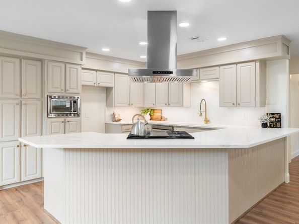 2212  Mountainview Drive , Hurst Texas 76054