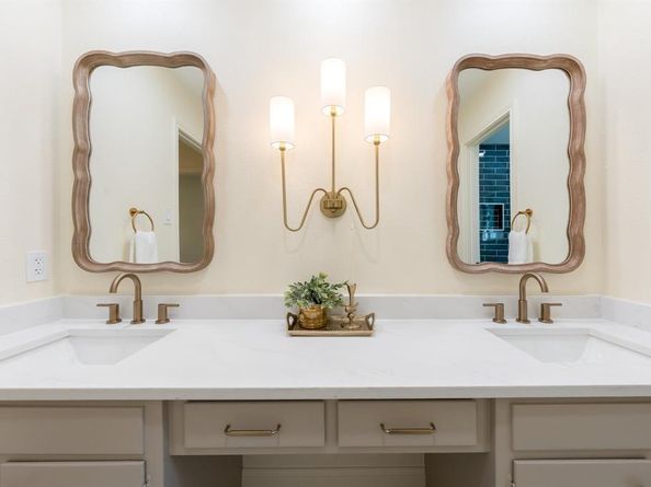 2212  Mountainview Drive , Hurst Texas 76054