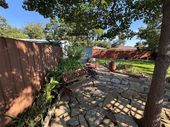 2649  Hillsboro Avenue , Dallas Texas 75228