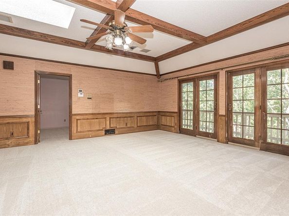 10019  Woodlake Drive , Dallas Texas 75243