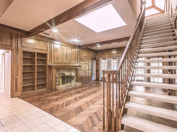 10019  Woodlake Drive , Dallas Texas 75243