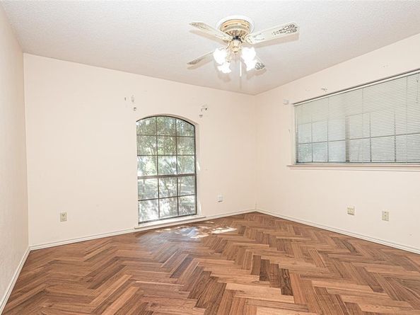 10019  Woodlake Drive , Dallas Texas 75243