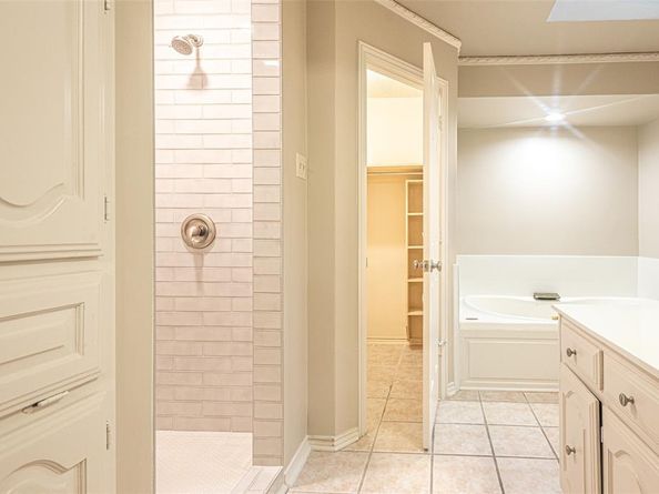 10019  Woodlake Drive , Dallas Texas 75243
