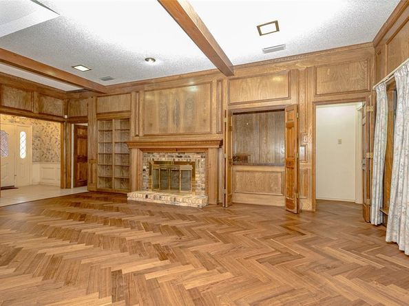 10019  Woodlake Drive , Dallas Texas 75243