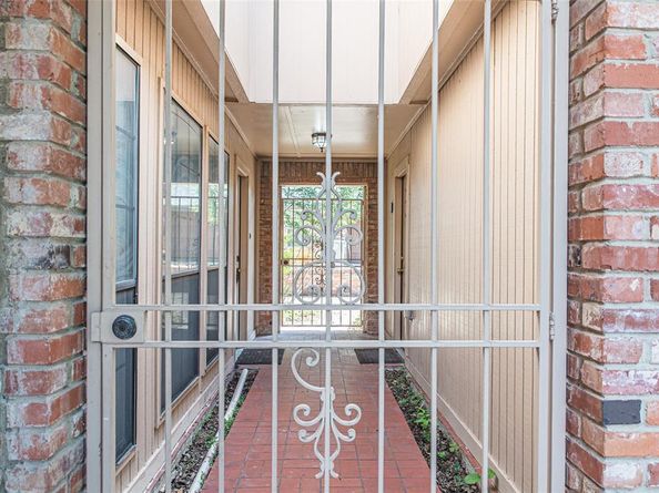 10019  Woodlake Drive , Dallas Texas 75243