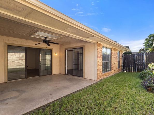 5421  Knollridge  , Garland Texas 75043