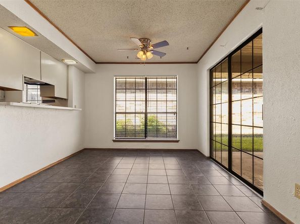 5421  Knollridge  , Garland Texas 75043