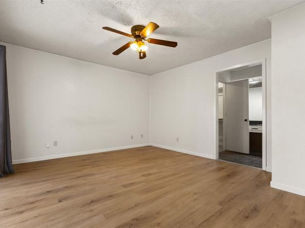 5421  Knollridge  , Garland Texas 75043