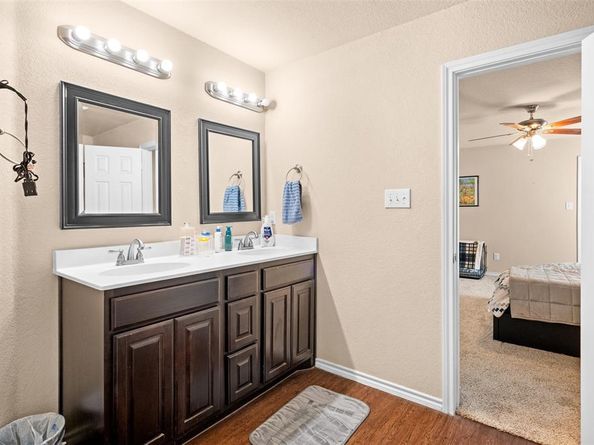 1609  Village Park Trail , Burleson Texas 76028