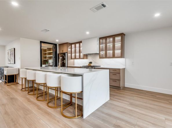 3895  Antigua Circle , Dallas Texas 75244