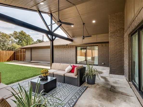 3895  Antigua Circle , Dallas Texas 75244