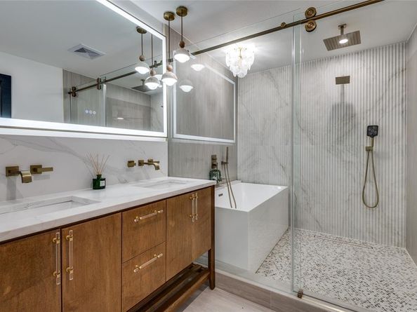 3895  Antigua Circle , Dallas Texas 75244