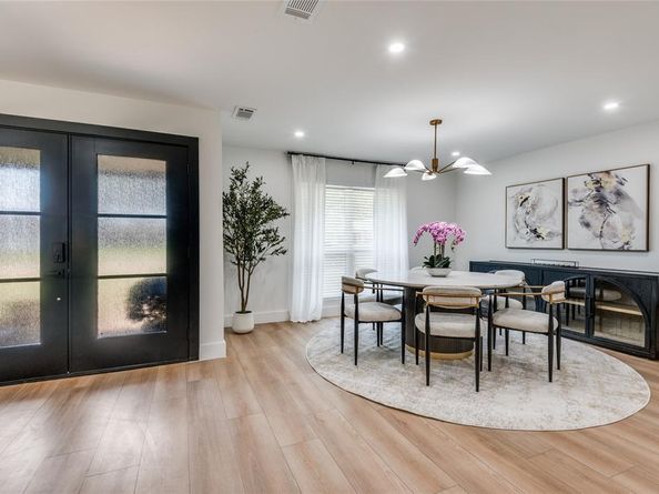 3895  Antigua Circle , Dallas Texas 75244