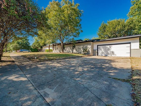 805  9th Street , Grand Prairie Texas 75050