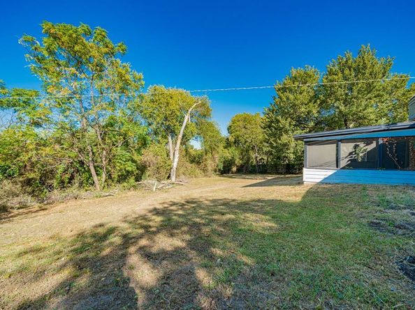 805  9th Street , Grand Prairie Texas 75050