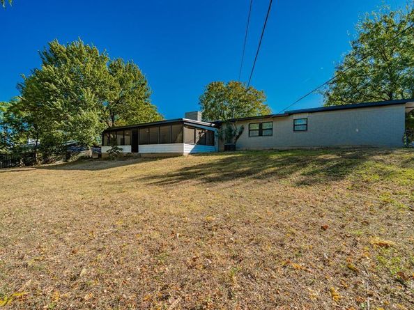 805  9th Street , Grand Prairie Texas 75050