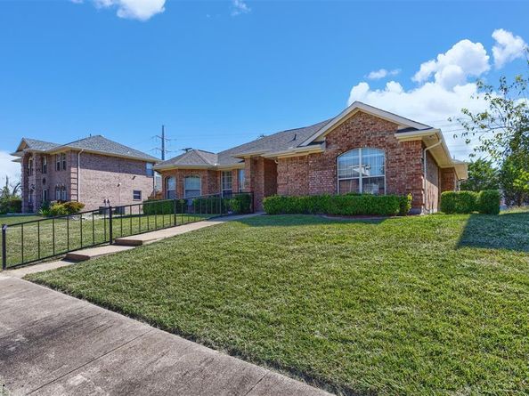 9410  Chimneywood Drive , Rowlett Texas 75089