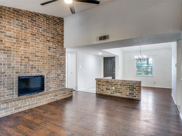 1109  Lesa Lane , Garland Texas 75042