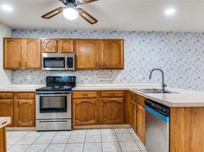 1109  Lesa Lane , Garland Texas 75042