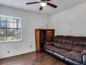 1109  Lesa Lane , Garland Texas 75042