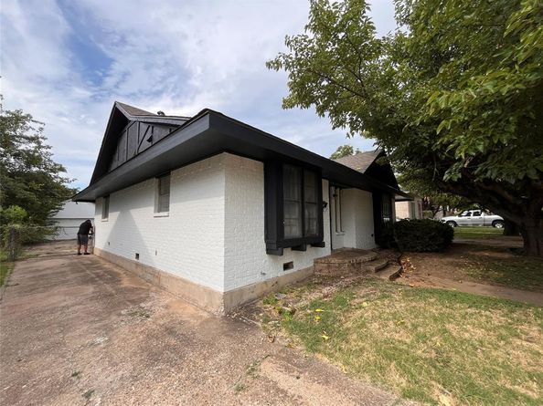 1104 E Robert Street , Fort Worth Texas 76104