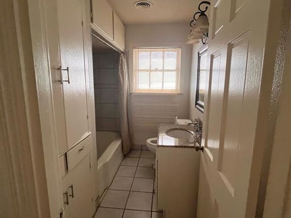 1104 E Robert Street , Fort Worth Texas 76104