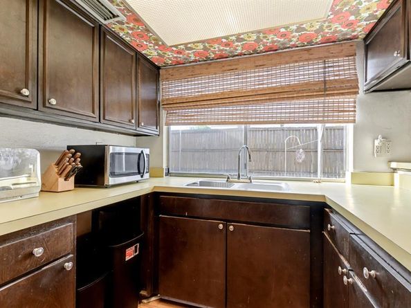 705  Baruna Circle , Garland Texas 75043