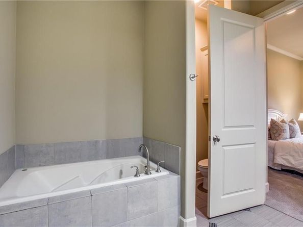 5800  Mccommas Boulevard  A207, Dallas Texas 75206