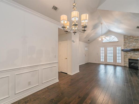 803  Cara Lane , Arlington Texas 76012