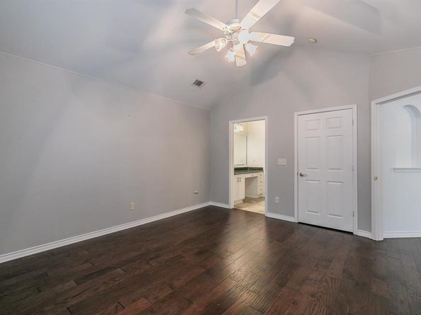 803  Cara Lane , Arlington Texas 76012