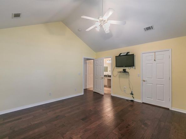 803  Cara Lane , Arlington Texas 76012