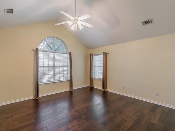 803  Cara Lane , Arlington Texas 76012